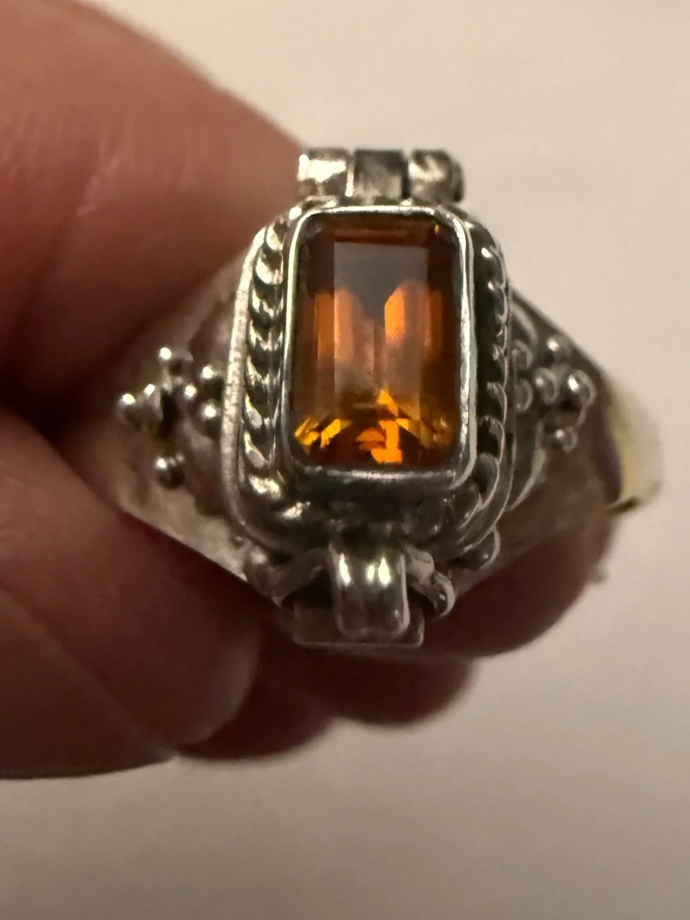 EUVC Vintage Sterling Silver “Poison Pill” Ring with Amber Rectangular Gem Sz 9